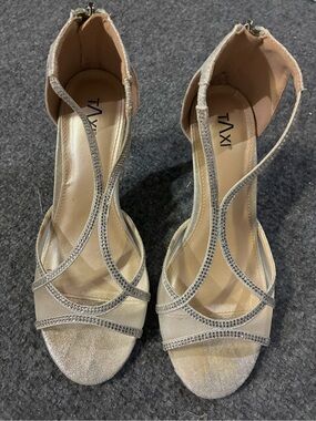 🎄 Women's Silver Strappy fancy Shoes